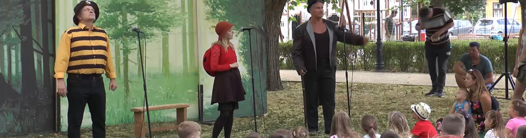 Grimm Busz Színház meseelőadása.mp4.00_05_29_19.Still001